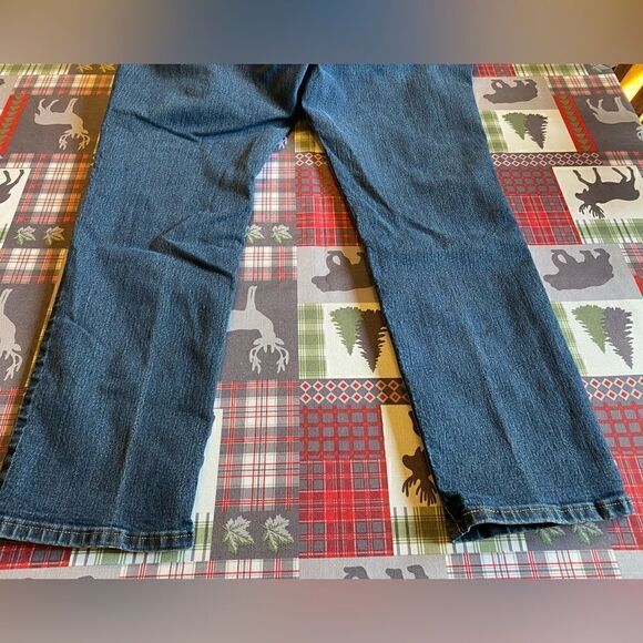 Levi’s Stretchy Jeans, size 33Wx27L. (J67) - Picture 8 of 9